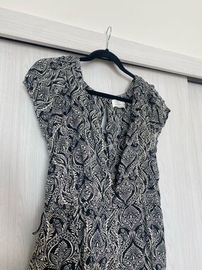 Anthropologie Black and Cream Printed Cap-Sleeve Tunic Top